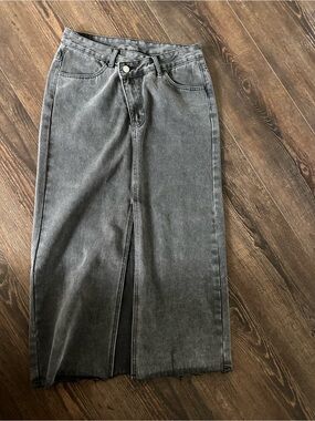 Gray Straight Denim Skirt with Front Slit